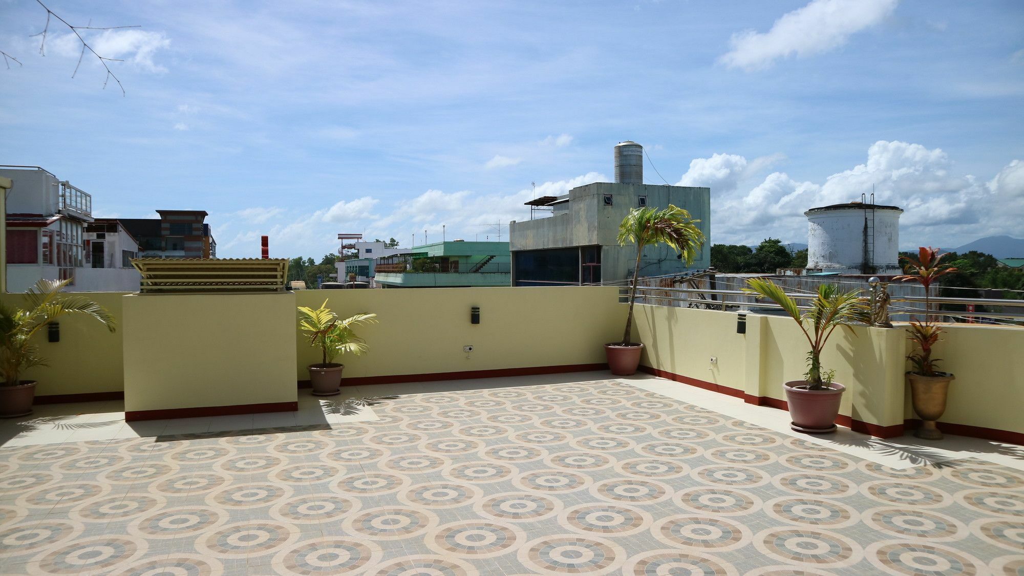 C Tower Studio Apartments Puerto Princesa Bagian luar foto
